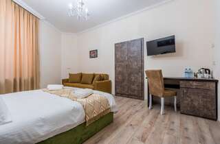 Отель Golden Light Hotel Тбилиси Стандартный трехместный номер-7